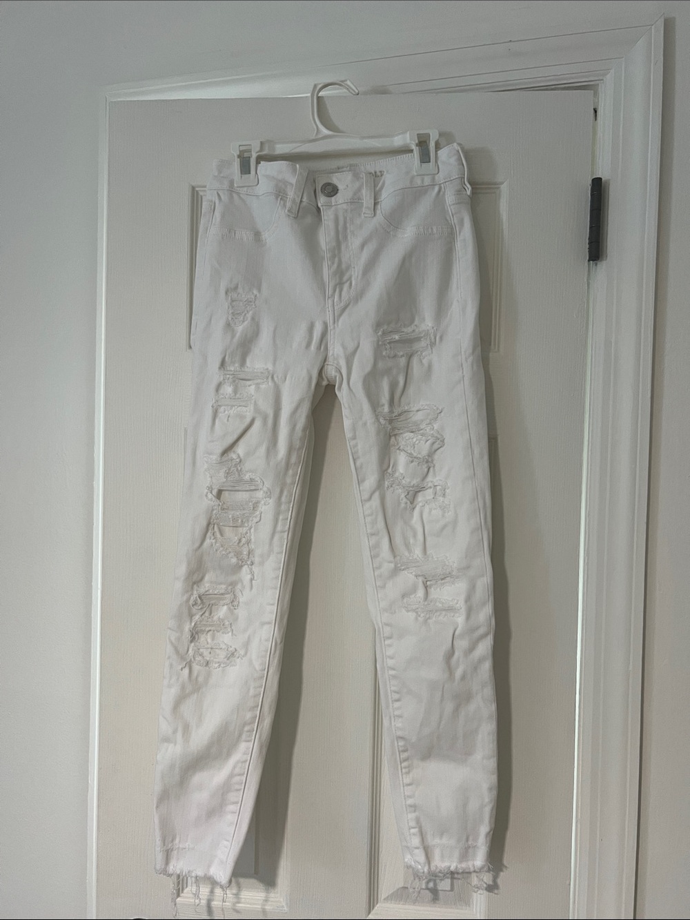 American Eagle Outfitters White Distressed Skinny Jeans